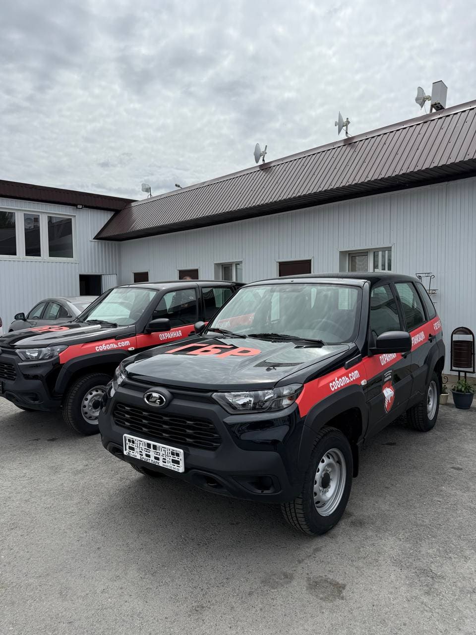 Автомобили ГБР Chevrolet Niva и Lada Granta